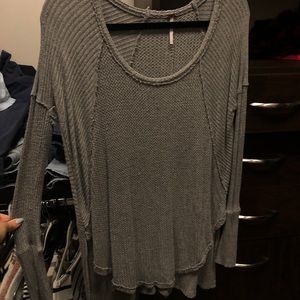FREE PEOPLE gray sweater. SIZE: s/p
